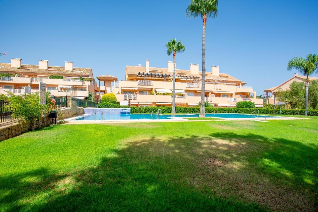 Apartemen Beautiful With Big Terrace And Access To 3 Pools Elviria *