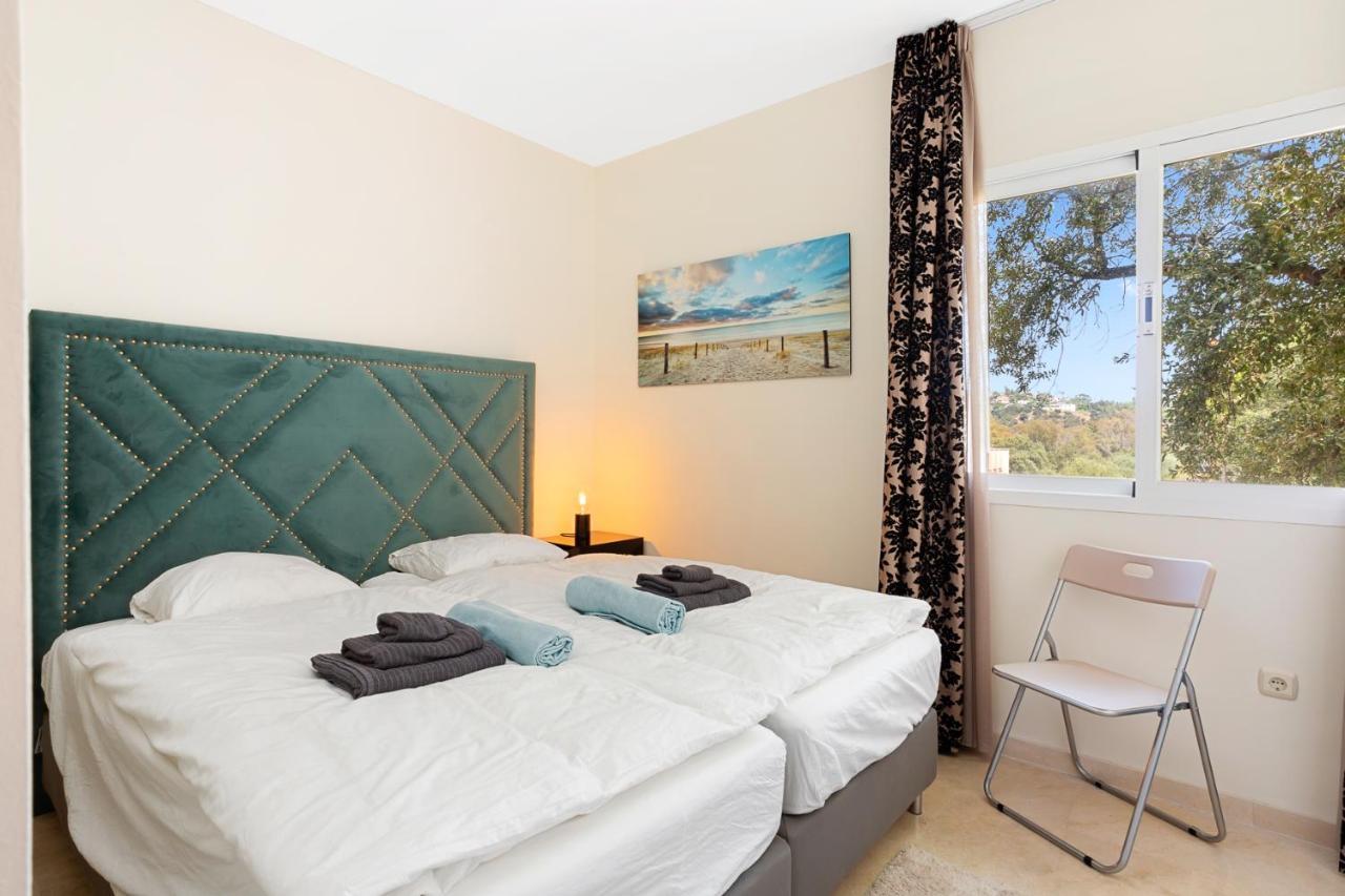 Beautiful With Big Terrace And Access To 3 Pools Elviria Marbella