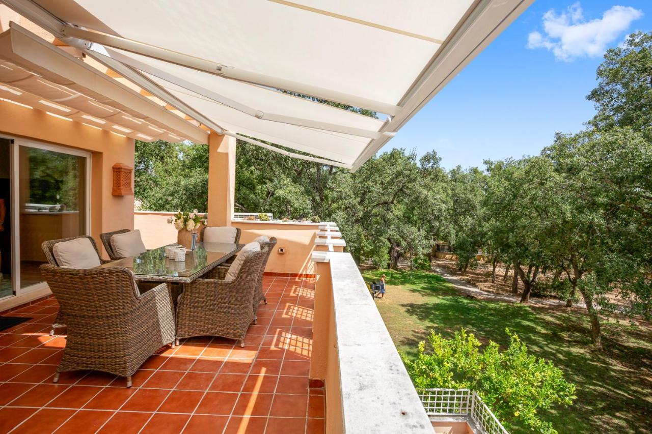 Apartemen Beautiful With Big Terrace And Access To 3 Pools Elviria