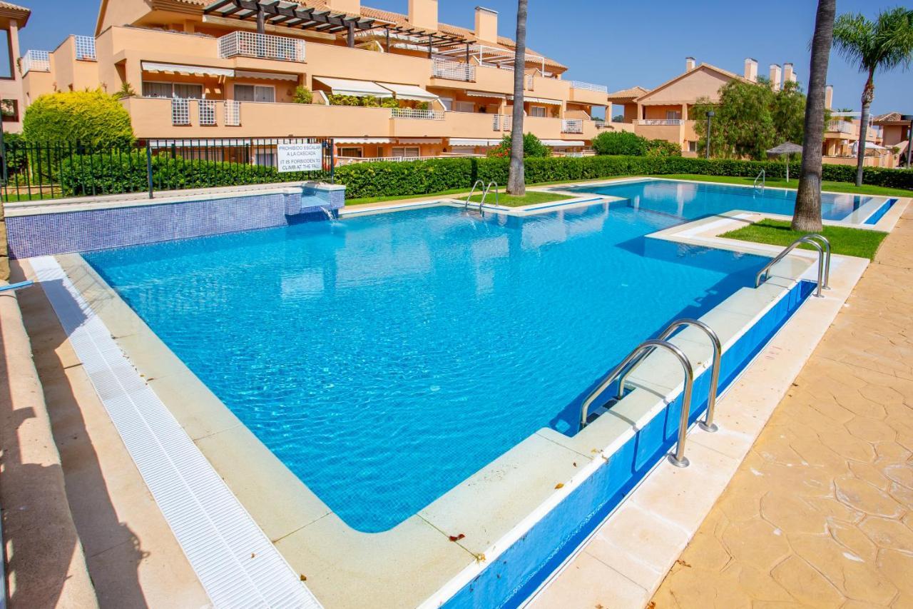 Beautiful With Big Terrace And Access To 3 Pools Elviria Apartemen