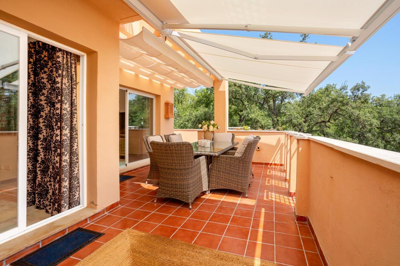 Apartemen Beautiful With Big Terrace And Access To 3 Pools Elviria
