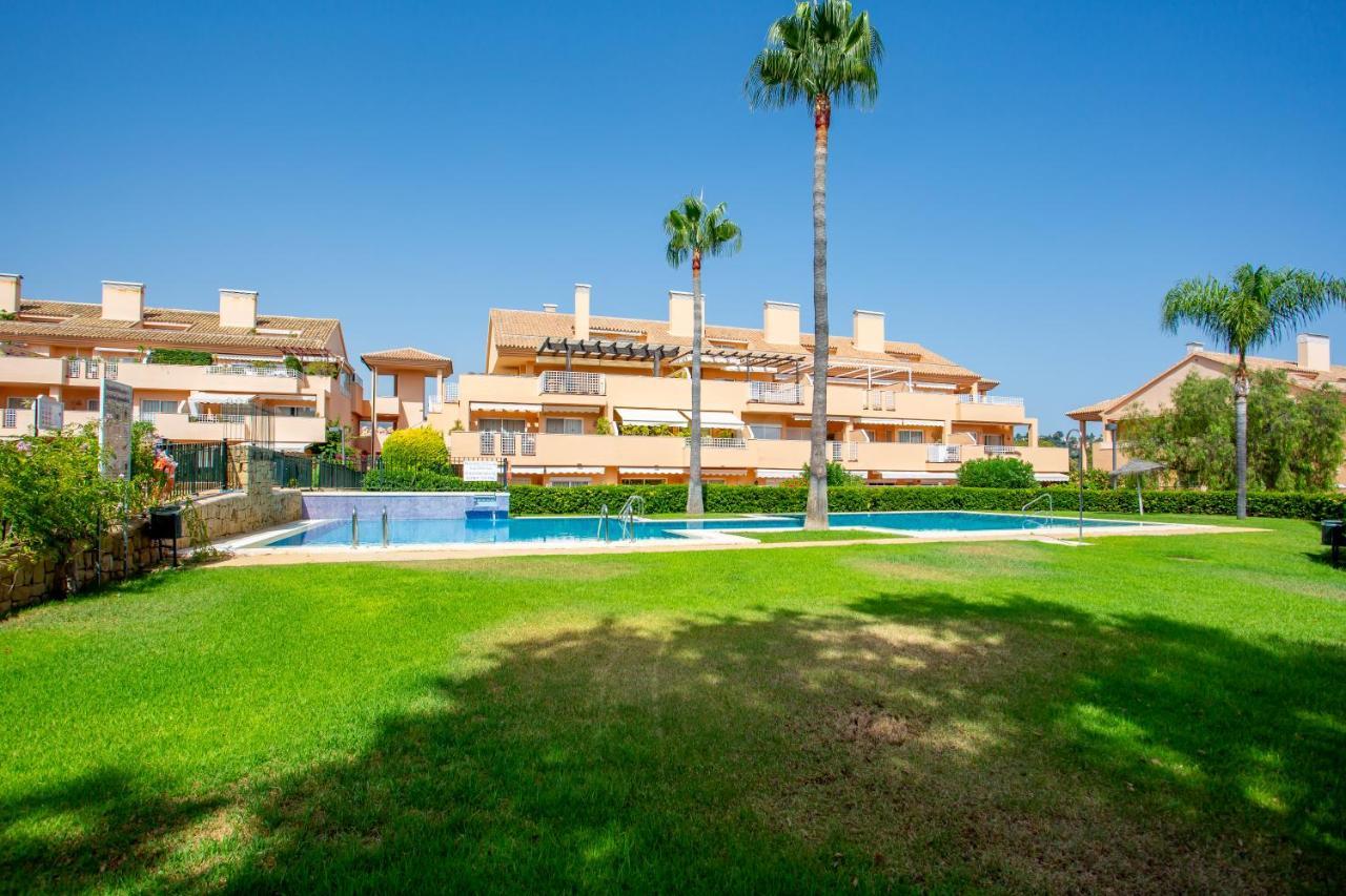 Apartemen Beautiful With Big Terrace And Access To 3 Pools Elviria *