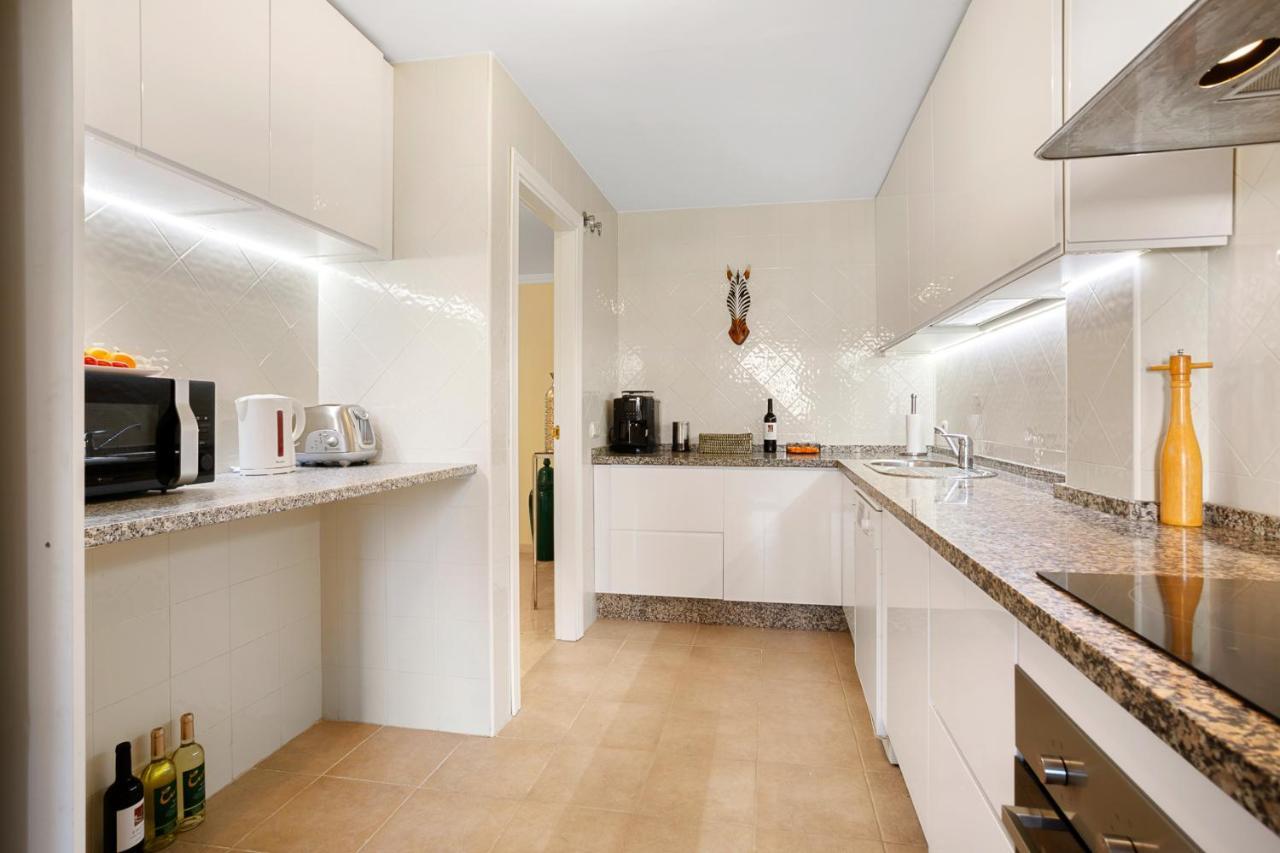 Beautiful With Big Terrace And Access To 3 Pools Elviria Apartemen
