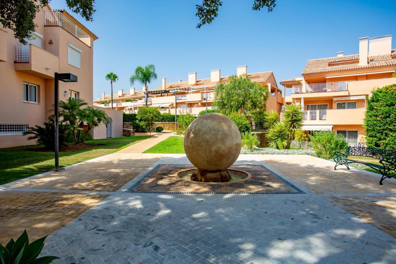 Apartemen Beautiful With Big Terrace And Access To 3 Pools Elviria Marbella
